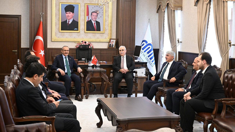 AYM Başkanı Özkaya, Malatya'da çiçeklerle karşılandı! - Resim: 3