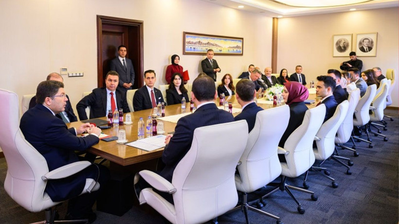 Bakan Tunç hakim ve savcı adaylarına cübbelerini teslim etti! - Resim: 3