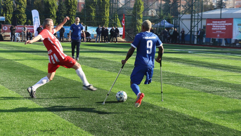 Hakim ve savcılar, ampute futbolcularla sahaya çıktı! Başsavcı Dönmez de katıldı - Resim: 1