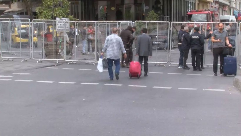 İstanbul'da 1 Mayıs önlemleri! Birçok noktada barikatlar kuruldu: İşte ilk kareler... - Resim: 11