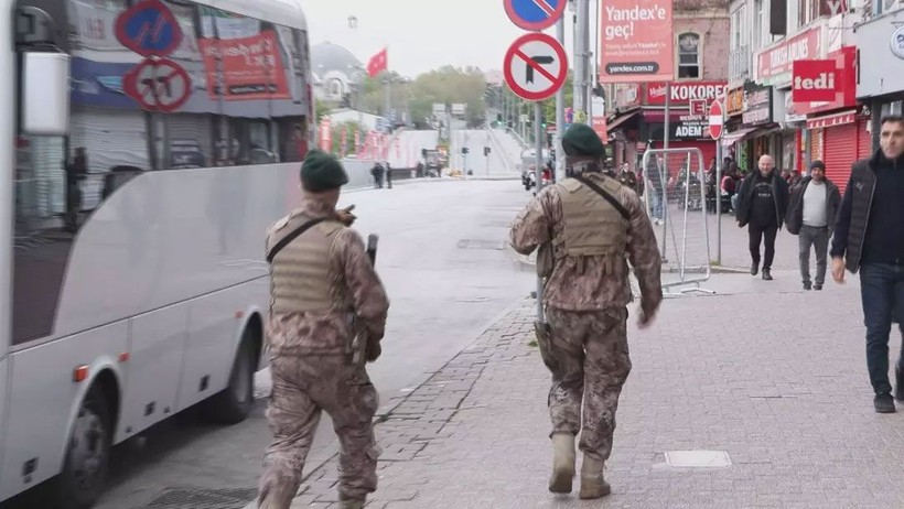 İstanbul'da 1 Mayıs önlemleri! Birçok noktada barikatlar kuruldu: İşte ilk kareler... - Resim: 3