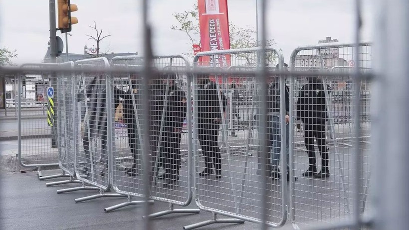İstanbul'da 1 Mayıs önlemleri! Birçok noktada barikatlar kuruldu: İşte ilk kareler... - Resim: 4