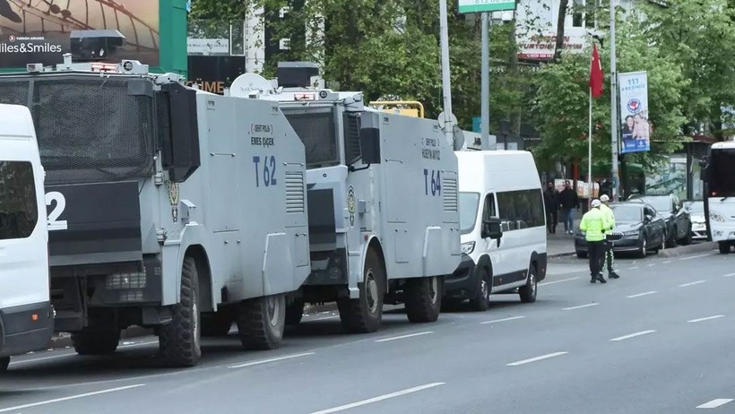 İstanbul'da 1 Mayıs önlemleri! Birçok noktada barikatlar kuruldu: İşte ilk kareler... - Resim: 6