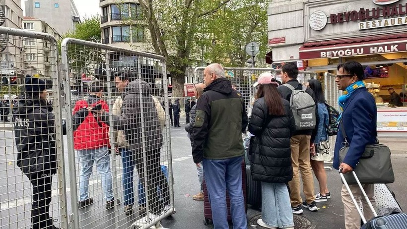 İstanbul'da 1 Mayıs önlemleri! Birçok noktada barikatlar kuruldu: İşte ilk kareler... - Resim: 7