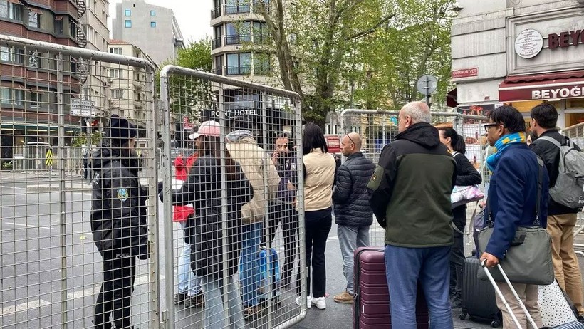 İstanbul'da 1 Mayıs önlemleri! Birçok noktada barikatlar kuruldu: İşte ilk kareler... - Resim: 8