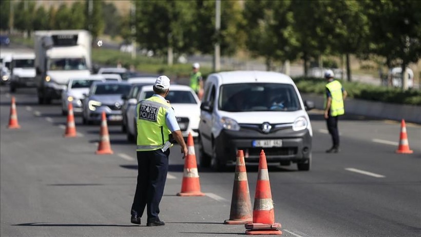 Trafikte kural tanımayanlara ceza yağacak! Bu sürücülerin ehliyetleri tamamen iptal edilecek! - Resim: 5