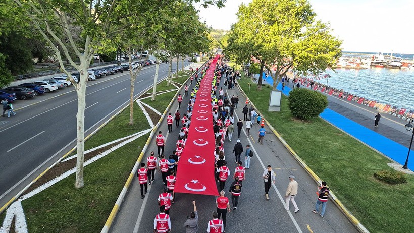 Tekirdağ'da içleri ısıtan görüntü! Polis ve gençler omuz omuza yürüdü - Resim: 3
