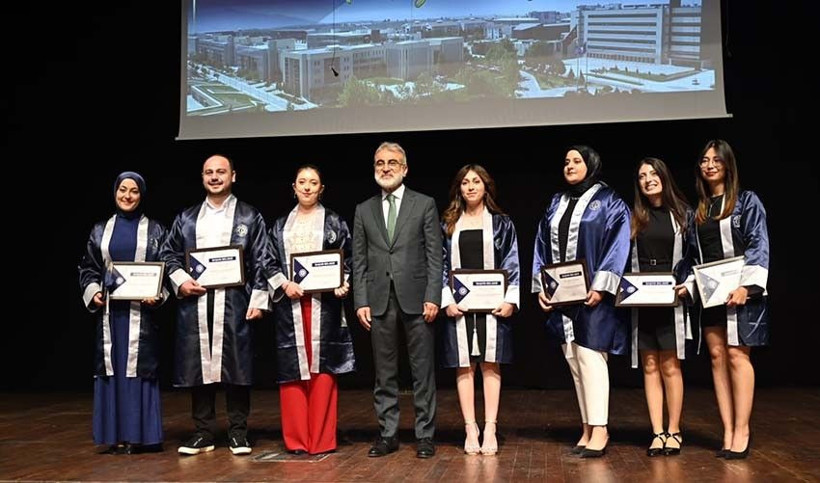 Öğrencilerin sevincine ortak oldular! Protokol üyeleri mezuniyet töreninde buluştu - Resim: 7