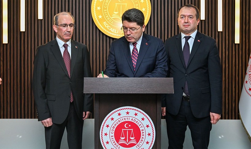 Bakan Tunç, Kocaeli Adliyesi'nde! Önce müjdeyi verdi sonra ziyaret etti - Resim: 1