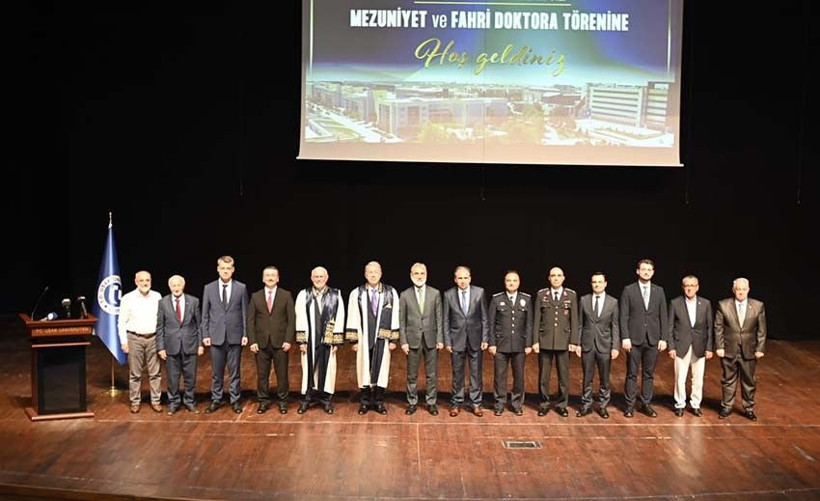 Öğrencilerin sevincine ortak oldular! Protokol üyeleri mezuniyet töreninde buluştu - Resim: 1
