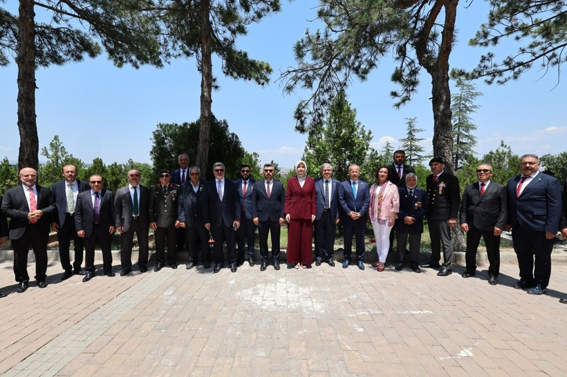 Afyonkarahisar protokolü bayramda buluştu: Başsavcı Karabacak da katıldı - Resim: 9