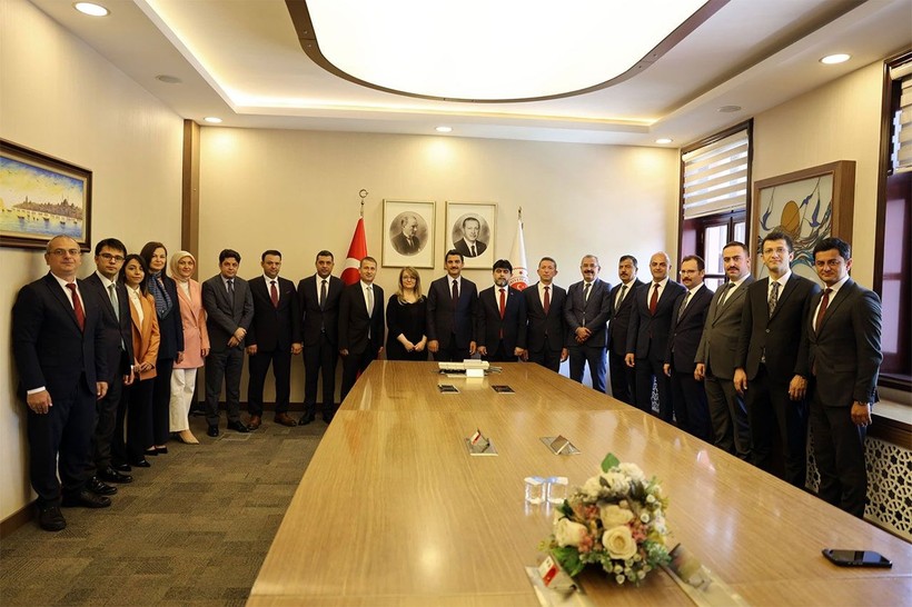 Personel Genel Müdürlüğüne veda etti! Turan Kuloğlu çiçeklerle uğurlandı - Resim: 1