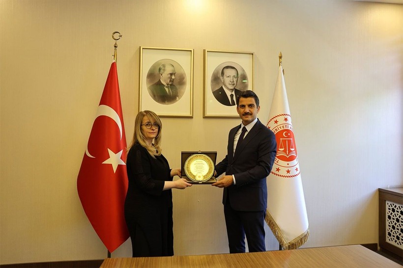 Personel Genel Müdürlüğüne veda etti! Turan Kuloğlu çiçeklerle uğurlandı - Resim: 2