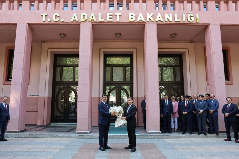 Personel Genel Müdürlüğüne veda etti! Turan Kuloğlu çiçeklerle uğurlandı - Resim: 3