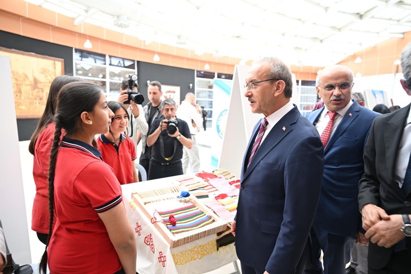 Vali Yavuz ile Başsavcı Mete 'ÖNEM' galasında çocuklarla buluştu! - Resim: 3