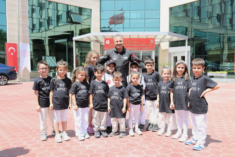 Gezeravcı anlattı, minikler dinledi! Savcı Uyar da uzay söyleşisine eşlik etti - Resim: 1