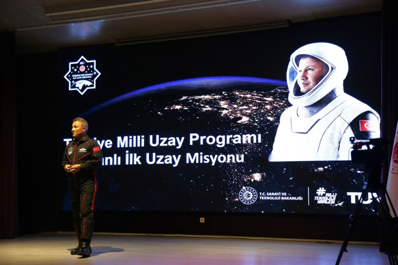 Gezeravcı anlattı, minikler dinledi! Savcı Uyar da uzay söyleşisine eşlik etti - Resim: 3