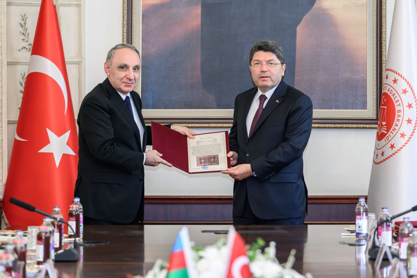 Bakan Tunç, Azerbaycan heyeti ile görüştü! - Resim: 1