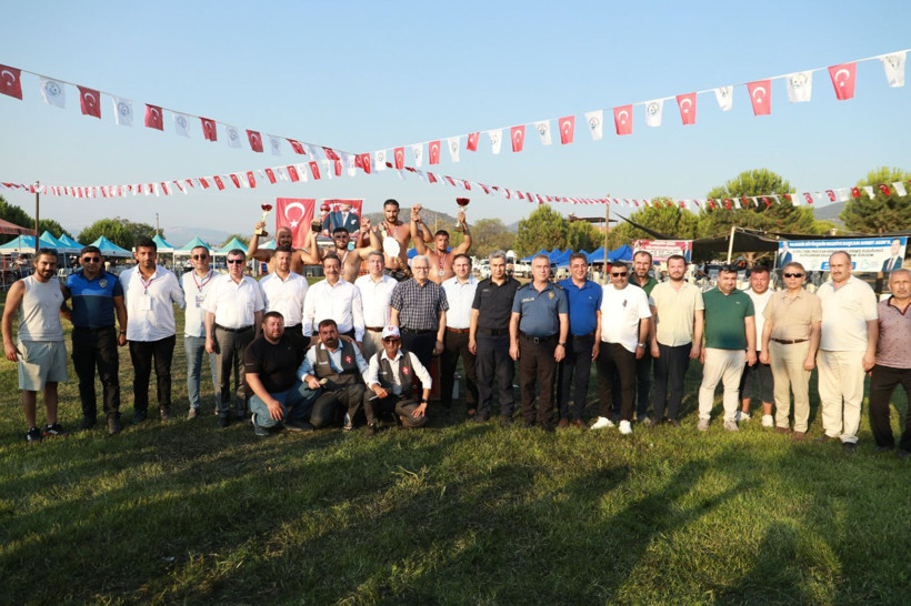 Burhaniye'de güreş heyecanı! Başsavcı Taş, tribünden izledi - Resim: 5
