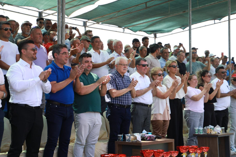 Burhaniye'de güreş heyecanı! Başsavcı Taş, tribünden izledi - Resim: 1