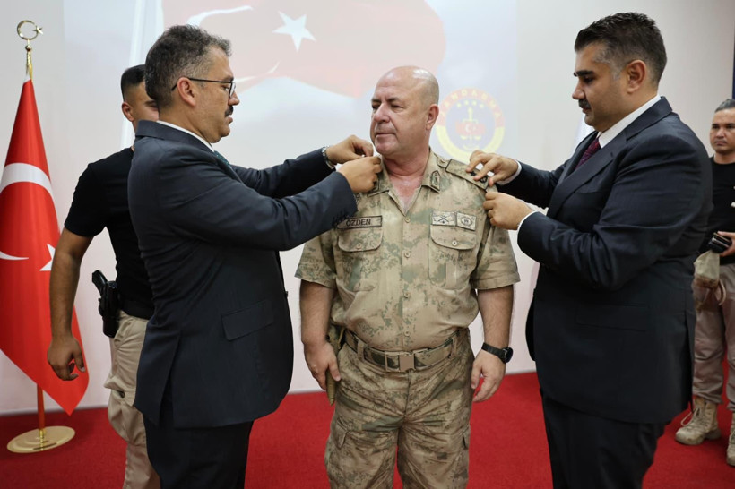 Tuğgeneralliğe terfi etmişti! Yeni rütbesini Vali Turan ve Başsavcı Dede taktı - Resim: 3