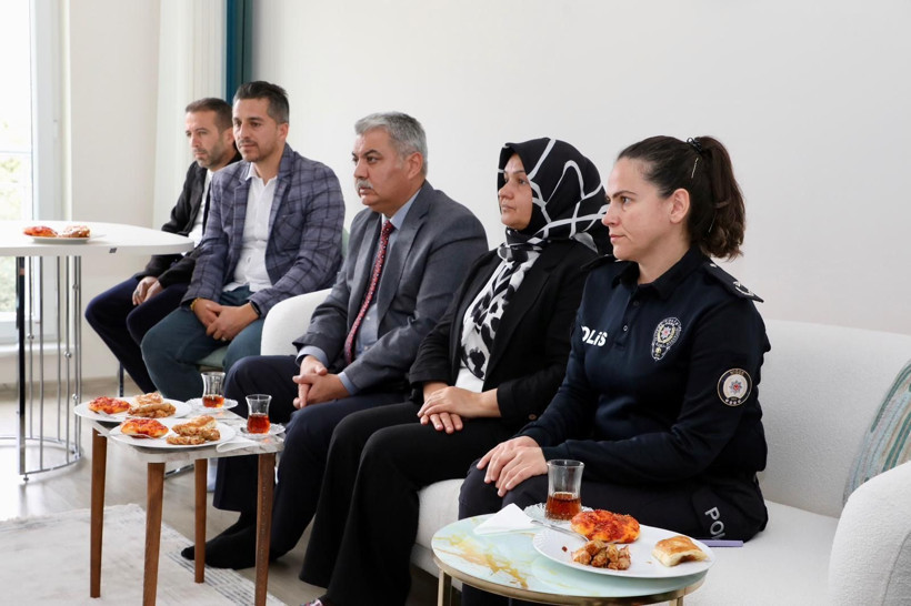Polis memuru Bünyamin Yiğit’e vefa! Vali ve Başsavcı'dan taziye ziyareti - Resim: 4