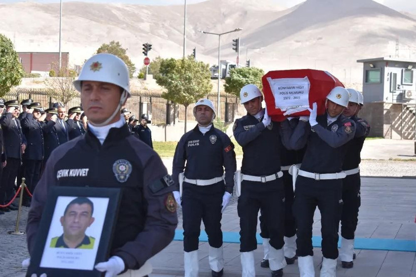 Polis memuru Bünyamin Yiğit’e vefa! Vali ve Başsavcı'dan taziye ziyareti - Resim: 1