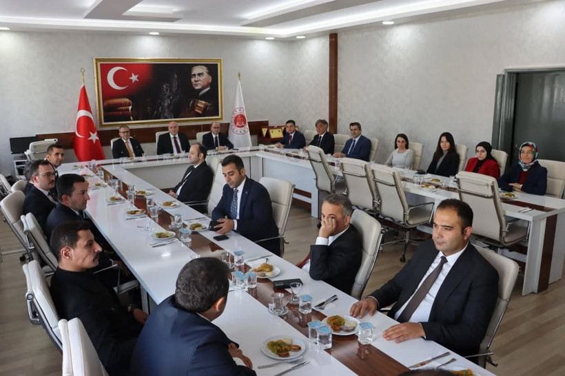 Birinci sınıfa ayrılan hâkim ve savcılar için tören! Başsavcı ve Komisyon Başkanı plaket takdim etti! - Resim: 5