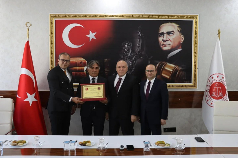 Birinci sınıfa ayrılan hâkim ve savcılar için tören! Başsavcı ve Komisyon Başkanı plaket takdim etti! - Resim: 3