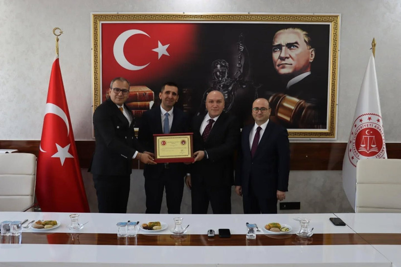Birinci sınıfa ayrılan hâkim ve savcılar için tören! Başsavcı ve Komisyon Başkanı plaket takdim etti! - Resim: 4