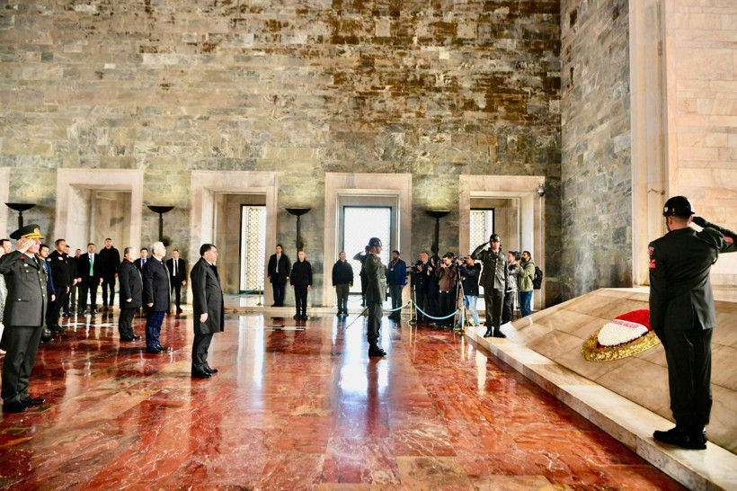 Ankara’nın başkent oluşunun 102. yılı için Anıtkabir’e ziyaret - Resim: 3