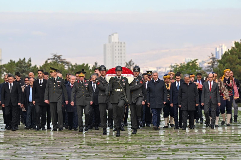Ankara’nın başkent oluşunun 102. yılı için Anıtkabir’e ziyaret - Resim: 2