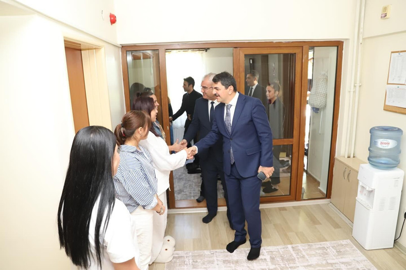 Başsavcı Altuğ Kürşat Şahin Çocuk Evleri Sitesi'nde! Hakim ve savcılarla oyuncak dağıttı - Resim: 2