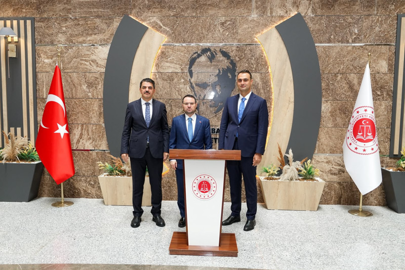Bakan Gürlek Adana Adliyesini ziyaret etti - Resim: 1