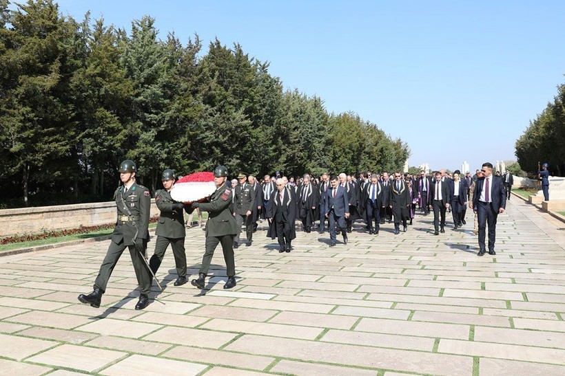 AYM, 63. yılını kutluyor! Kadir Özkaya ve üyelerden Anıtkabir'e ziyaret - Resim: 2