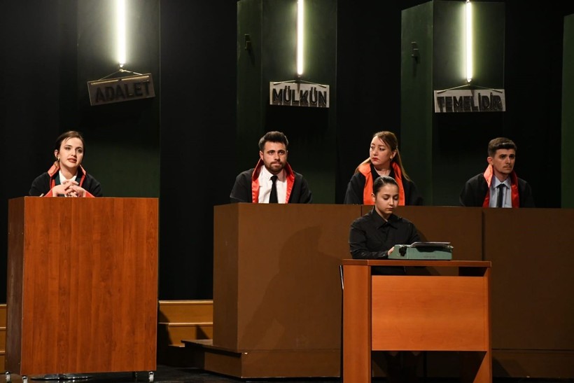 Tamamı yargı mensubu! Adliye Tiyatro Kulübü 'Reis Bey'i sahneledi - Resim: 3