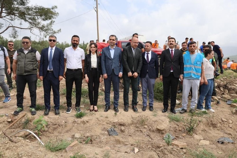 Başsavcı Fırat da katıldı! Yanan ormanı elleriyle yeşerttiler - Resim: 2