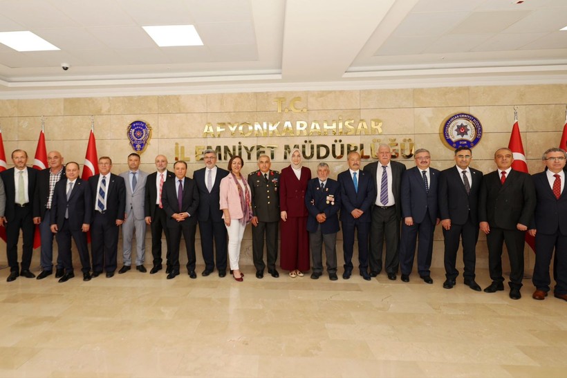 Afyonkarahisar protokolü bayramda buluştu: Başsavcı Karabacak da katıldı - Resim: 7