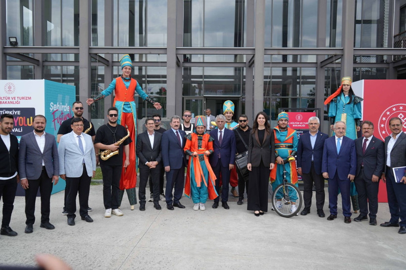 Samsun Kültür Yolu Festivali coşkuyla başladı! Açılışa Vali Tavlı ve Başsavcı Kılıç katıldı - Resim: 1