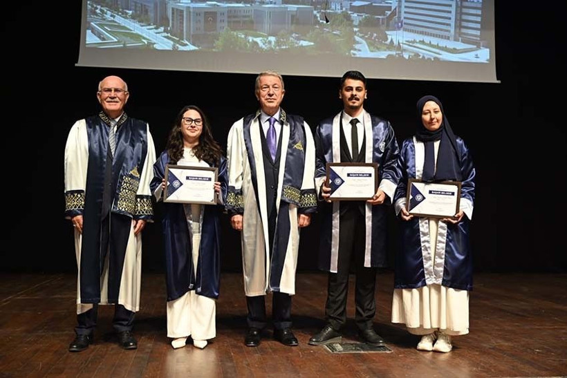 Öğrencilerin sevincine ortak oldular! Protokol üyeleri mezuniyet töreninde buluştu - Resim: 5