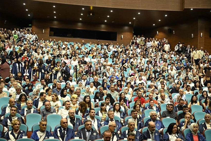 Öğrencilerin sevincine ortak oldular! Protokol üyeleri mezuniyet töreninde buluştu - Resim: 3