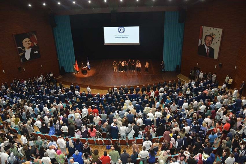 Öğrencilerin sevincine ortak oldular! Protokol üyeleri mezuniyet töreninde buluştu - Resim: 4
