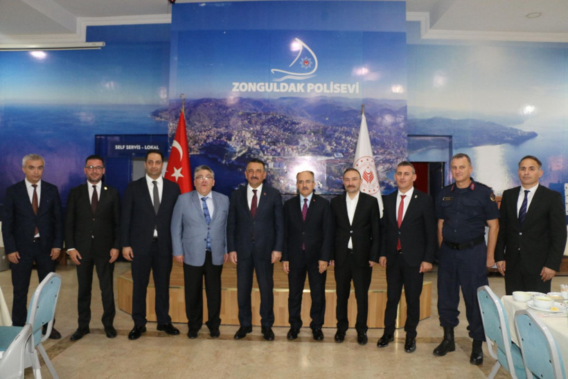 Başsavcı Abdurrahim Alan'a Polisevi'nde veda yemeği! - Resim: 1