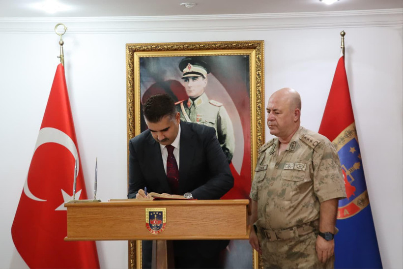 Tuğgeneralliğe terfi etmişti! Yeni rütbesini Vali Turan ve Başsavcı Dede taktı - Resim: 2