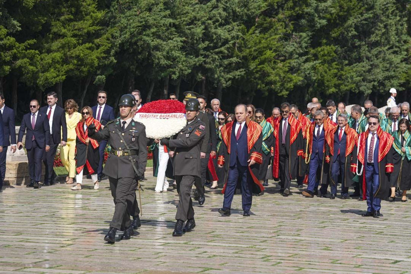Yargıtay’dan yeni adli yılda Ata’ya ziyaret! - Resim: 1