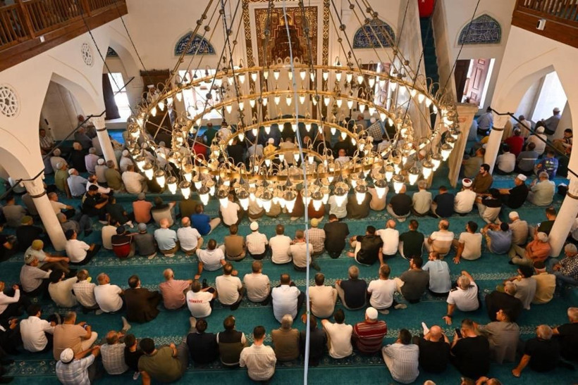 Başsavcı Kocakale kurdeleyi kesti! Ketenci Ömer Paşa Cami ibadete açıldı - Resim: 1