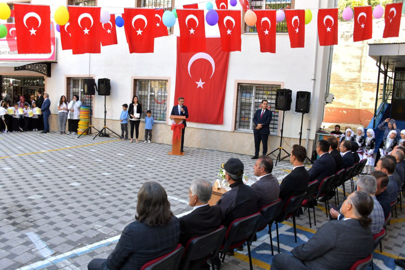 Vali Baruş ve Başsavcı Gürgah, minik öğrencilerin okul heyecanına ortak oldu - Resim: 1