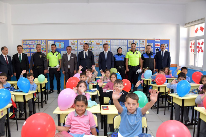 Vali Baruş ve Başsavcı Gürgah, minik öğrencilerin okul heyecanına ortak oldu - Resim: 6