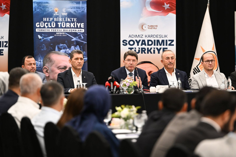 Avukatlarla bir araya gelen Bakan Tunç’tan önemli açıklama: Artık yapay zeka dönemine geçtik - Resim: 1