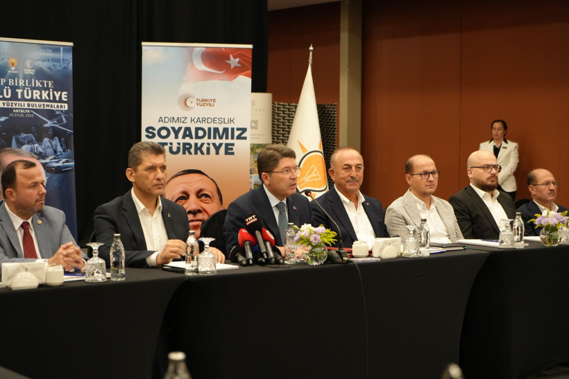 Avukatlarla bir araya gelen Bakan Tunç’tan önemli açıklama: Artık yapay zeka dönemine geçtik - Resim: 6